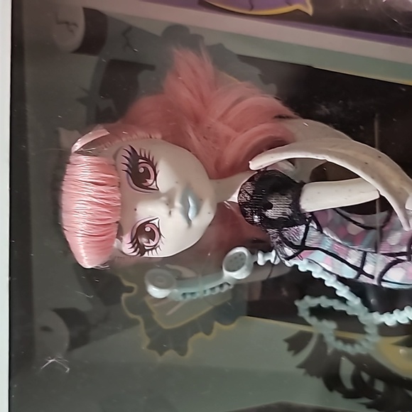 Monster High Ghoul Chat Rochelle Goyle & Catrine DeMew - Picture 5 of 6